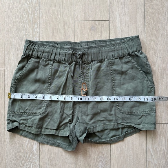 Tentree TENCEL Lyocell Olive Green Casual Shorts Women’s Size Medium - Picture 3 of 10